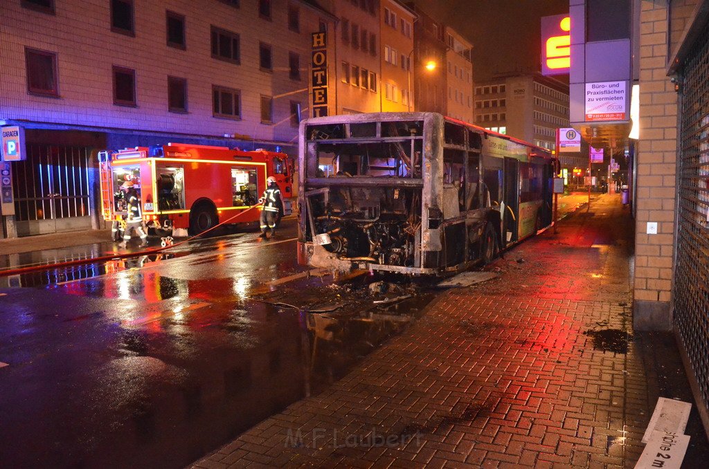 Stadtbus fing Feuer Koeln Muelheim Frankfurterstr Wiener Platz P073.JPG